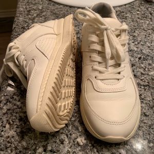 The Trainer – Everlane.